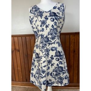 Womens Charming Charlie White Dress Blue Floral Sleeveless Stretch Size L‎